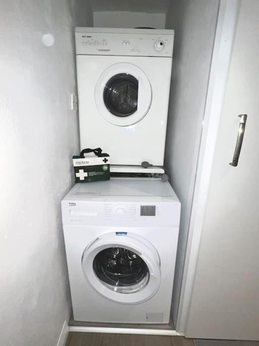 Newly Renovated 1 Bedroom Flat With Garden Pergola Ennis Buitenkant foto